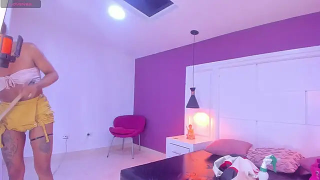 Snapshot of SilvanaCapelli chatting on March 14, 11:01 am SilvanaCapelli online show from March 14, 11:01 am