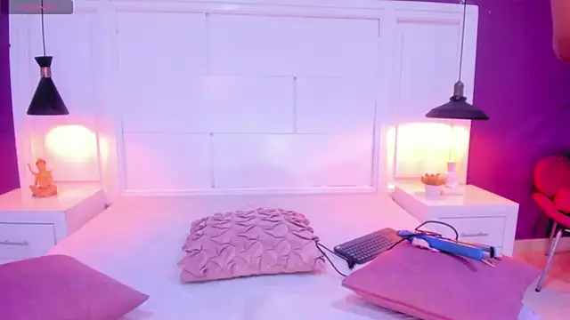 Snapshot of SilvanaCapelli chatting on March 21, 11:01 pm SilvanaCapelli online show from March 21, 11:01 pm