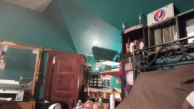 Snapshot of charactrzero chatting on November 6, 2:56 am charactrzero online show from November 6, 2:56 am