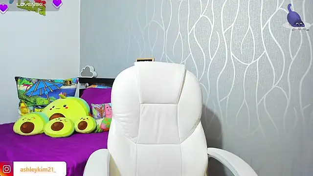 Snapshot of AshleyKim_ chatting on December 20, 1:23 am AshleyKim online show from December 20, 1:23 am