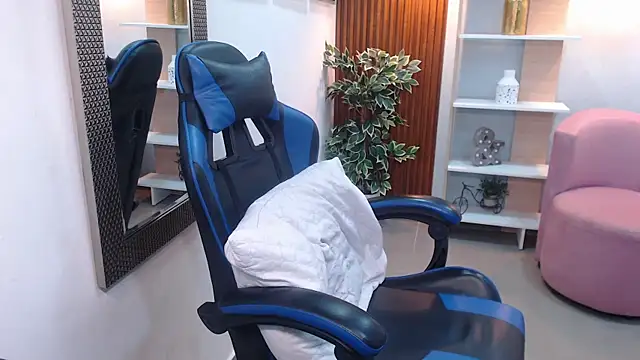 Snapshot of Kenya--Buhle chatting on September 20, 11:11 am Kenya--Buhle online show from September 20, 11:11 am