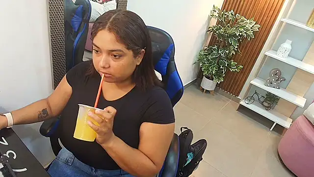 Snapshot of Kenya--Buhle chatting on October 2, 11:06 am Kenya--Buhle online show from October 2, 11:06 am