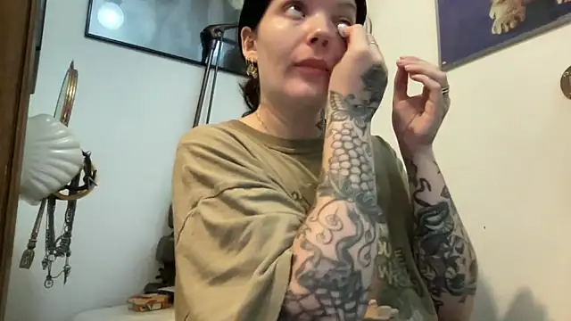 Snapshot of SweetMaisie chatting on September 25, 6:44 pm SweetMaisie online show from September 25, 6:44 pm