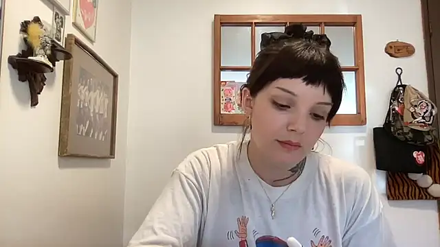 Snapshot of SweetMaisie chatting on October 15, 9:26 pm SweetMaisie online show from October 15, 9:26 pm