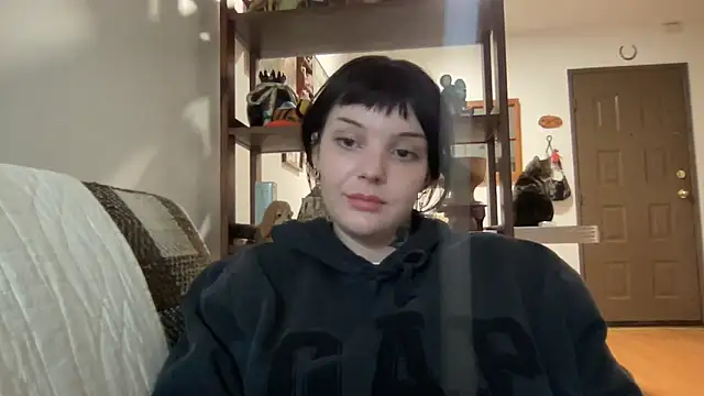 Snapshot of SweetMaisie chatting on November 4, 1:27 am SweetMaisie online show from November 4, 1:27 am