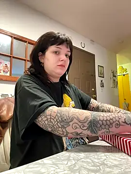 Snapshot of SweetMaisie chatting on December 16, 6:46 pm SweetMaisie online show from December 16, 6:46 pm