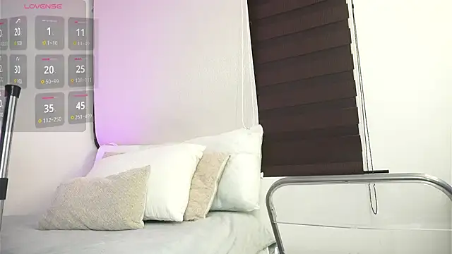 Snapshot of Alexxandra_12 chatting on March 14, 9:46 am Alexxandra 12 online show from March 14, 9:46 am