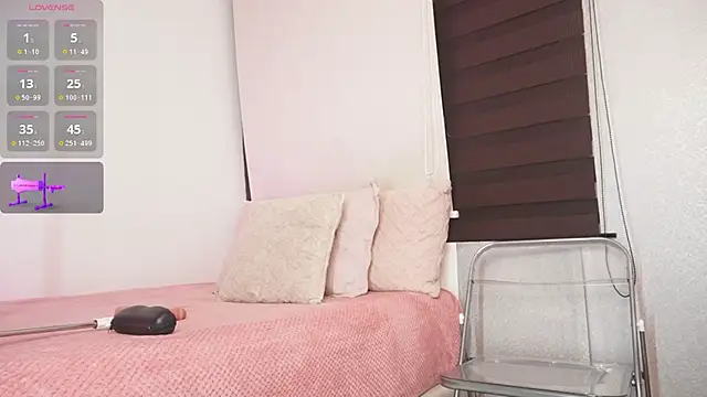 Snapshot of Alexxandra_12 chatting on October 4, 9:29 am Alexxandra 12 online show from October 4, 9:29 am
