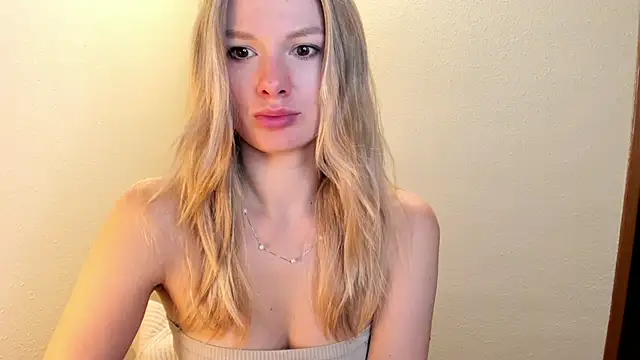 Snapshot of Annloveyou chatting on December 15, 11:42 pm Annloveyou online show from December 15, 11:42 pm