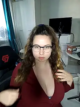 Snapshot of DienkaGreen chatting on November 4, 12:15 pm DienkaGreen online show from November 4, 12:15 pm