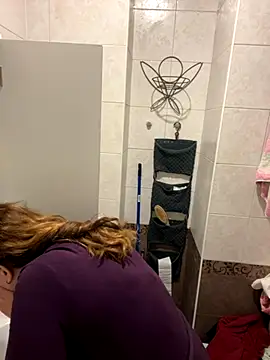 Snapshot of DienkaGreen chatting on December 4, 4:44 am DienkaGreen online show from December 4, 4:44 am