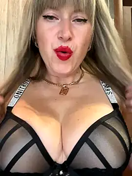 Snapshot of Kittenforyou chatting on November 8, 1:00 pm Kittenforyou online show from November 8, 1:00 pm