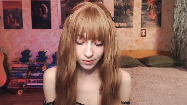 Snapshot of Friendly_Ellie chatting on October 26, 12:27 am Friendly Ellie online show from October 26, 12:27 am