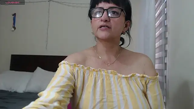 Snapshot of ISABEEL_SOFIA01 chatting on March 4, 10:16 pm ISABEEL SOFIA01 online show from March 4, 10:16 pm