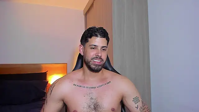 Justyn Torres online show from December 4, 10:08 pm