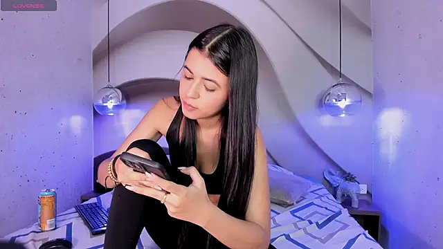 Snapshot of IvySanders1 chatting on January 14, 3:32 am IvySanders1 online show from January 14, 3:32 am