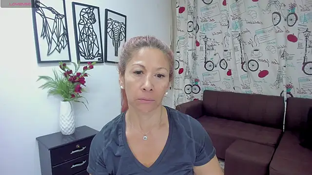 Snapshot of cintiagreyx chatting on February 26, 11:30 am cintiagreyx online show from February 26, 11:30 am