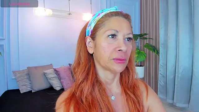 cintiagreyx online show from April 7, 11:43 am