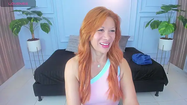 cintiagreyx online show from April 8, 11:32 am