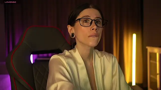 Snapshot of Your_Nicolett chatting on December 17, 12:27 am Your Nicolett online show from December 17, 12:27 am