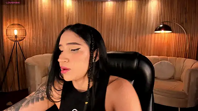 Snapshot of NickyLawson chatting on October 9, 3:59 am NickyLawson online show from October 9, 3:59 am