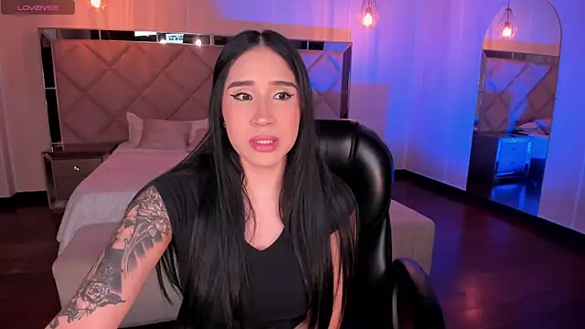 Snapshot of NickyLawson chatting on October 11, 3:39 am NickyLawson online show from October 11, 3:39 am