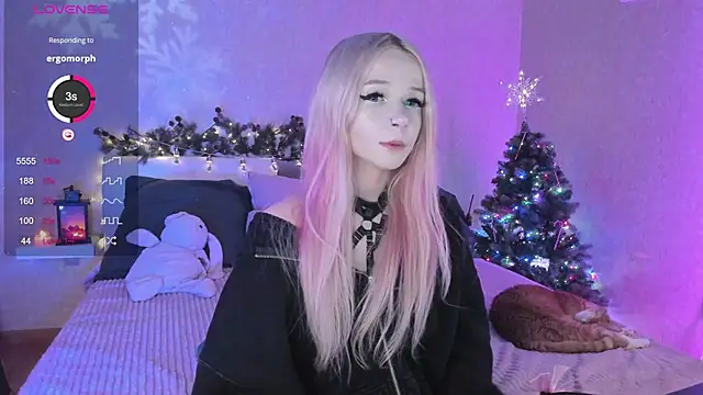 Snapshot of Misty_Shadow chatting on December 24, 11:33 pm Misty Shadow online show from December 24, 11:33 pm