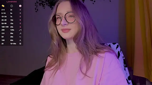 mollytuck online show from April 15, 3:30 pm