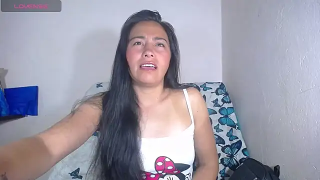 Snapshot of hanna_girl21 chatting on February 7, 11:12 am hanna girl21 online show from February 7, 11:12 am