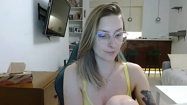 Snapshot of illusorycat chatting on September 18, 7:38 pm illusorycat online show from September 18, 7:38 pm