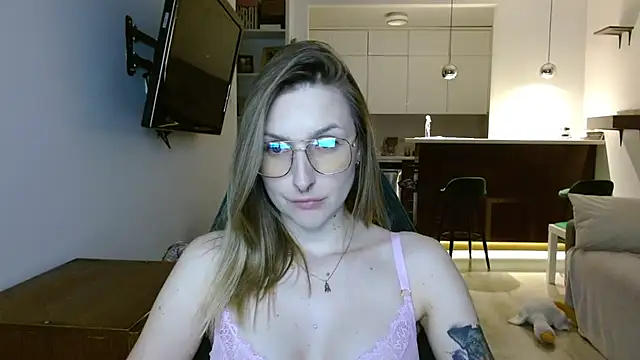 Snapshot of illusorycat chatting on October 3, 8:06 pm illusorycat online show from October 3, 8:06 pm