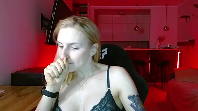 Snapshot of illusorycat chatting on November 13, 6:18 pm illusorycat online show from November 13, 6:18 pm