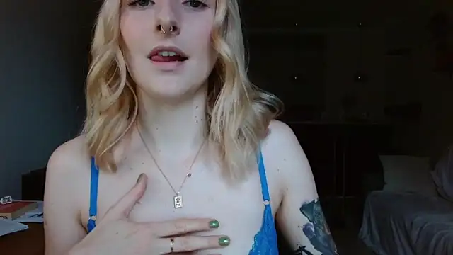 Snapshot of illusorycat chatting on November 18, 1:04 pm illusorycat online show from November 18, 1:04 pm