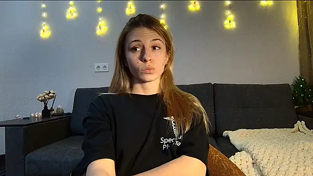 LovelyKatea online show from December 28, 2:42 pm