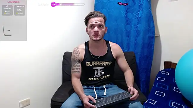 Snapshot of ramseesh chatting on December 16, 5:06 am ramseesh online show from December 16, 5:06 am