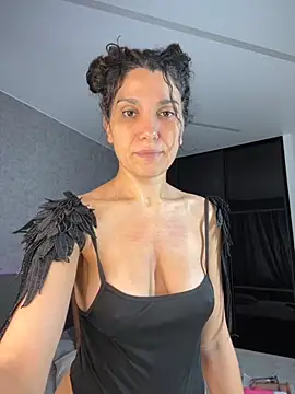  CurlySue  online show from September 30, 10:31 am