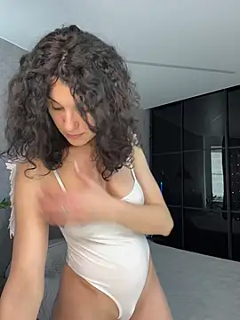 Snapshot of _CurlySue_ chatting on March 3, 8:53 am CurlySue online show from March 3, 8:53 am