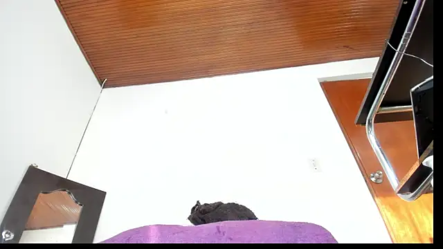 Snapshot of emely_exotic chatting on January 18, 12:57 pm emely exotic online show from January 18, 12:57 pm