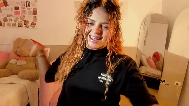 ValienteGirl  online show from October 5, 7:34 pm