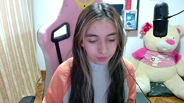 Snapshot of Maggie_Fox3 chatting on December 11, 2:09 am Maggie Fox3 online show from December 11, 2:09 am