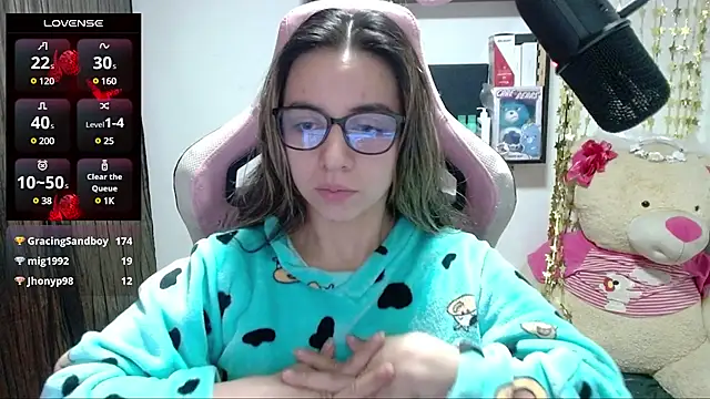 Snapshot of Maggie_Fox3 chatting on February 24, 6:05 am Maggie Fox3 online show from February 24, 6:05 am