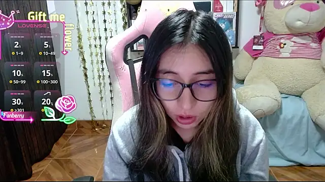 Snapshot of Maggie_Fox3 chatting on September 9, 2:44 am Maggie Fox3 online show from September 9, 2:44 am