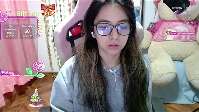 Snapshot of Maggie_Fox3 chatting on November 11, 12:21 am Maggie Fox3 online show from November 11, 12:21 am