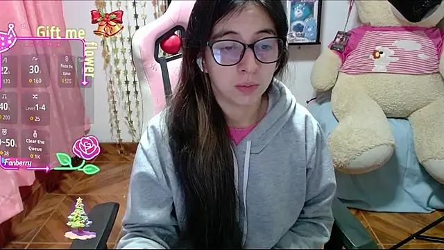 Snapshot of Maggie_Fox3 chatting on November 17, 1:55 am Maggie Fox3 online show from November 17, 1:55 am