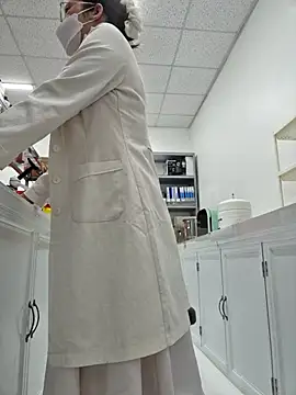 Snapshot of HinaLovely chatting on March 3, 3:34 am HinaLovely online show from March 3, 3:34 am