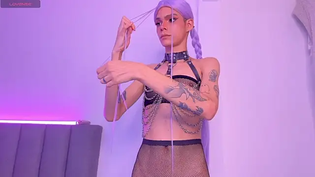 Varya Ferreira online show from December 6, 1:51 am