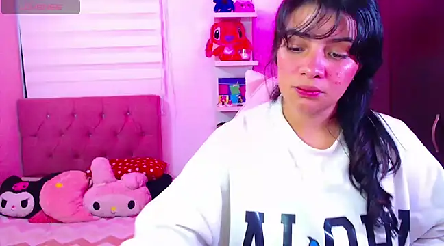 Snapshot of Vannessa__Shy chatting on December 3, 10:07 pm Vannessa  Shy online show from December 3, 10:07 pm