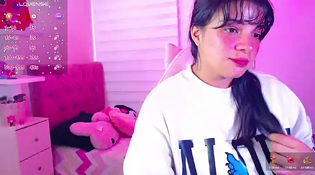 Snapshot of Vannessa__Shy chatting on December 18, 9:51 pm Vannessa  Shy online show from December 18, 9:51 pm