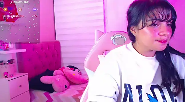 Snapshot of Vannessa__Shy chatting on December 19, 12:56 am Vannessa  Shy online show from December 19, 12:56 am