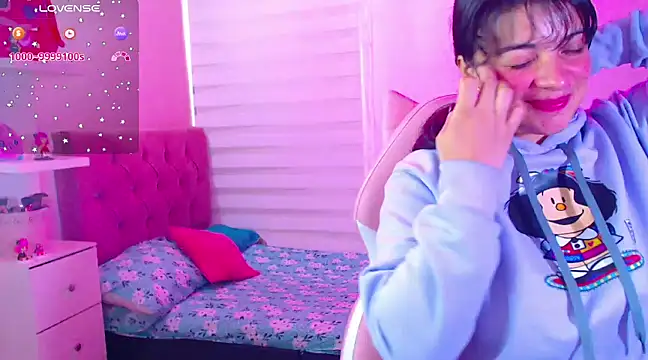 Snapshot of Vannessa__Shy chatting on December 21, 1:42 pm Vannessa  Shy online show from December 21, 1:42 pm